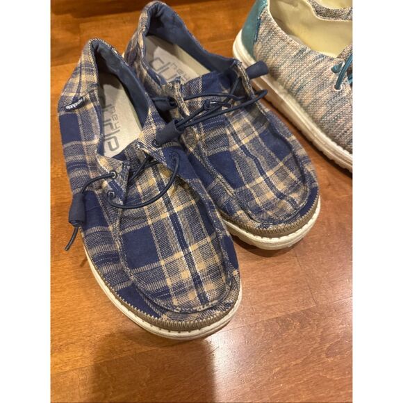 Woman’s hey dude, sneaker bundle size 8 - Picture 2 of 8